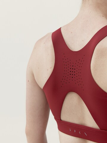 Haut de sport ' Denise ' Born Living Yoga en rouge