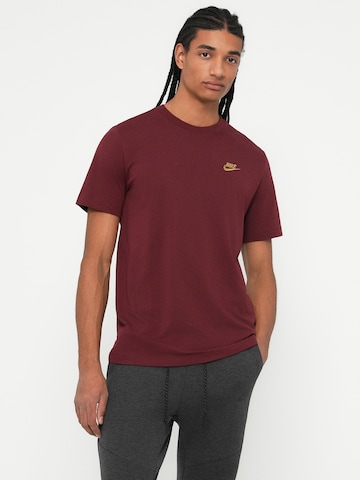 Nike Sportswear Regular fit Μπλουζάκι 'CLUB' σε κόκκινο