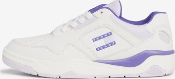 Tommy Jeans Sneakers in Purple: front