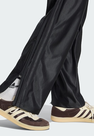 ADIDAS ORIGINALS - Loosefit Pantalón 'Firebird' en negro