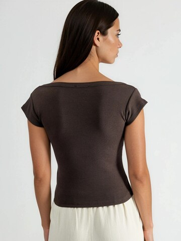 Busem Shirt in Bruin