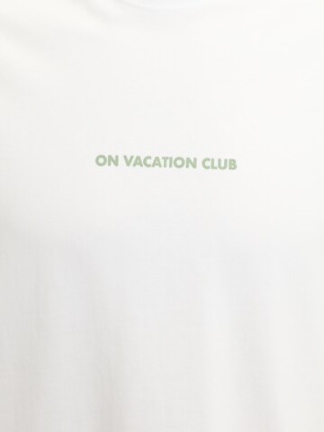 On Vacation Club - Camiseta 'Bubbly Good Times' en blanco