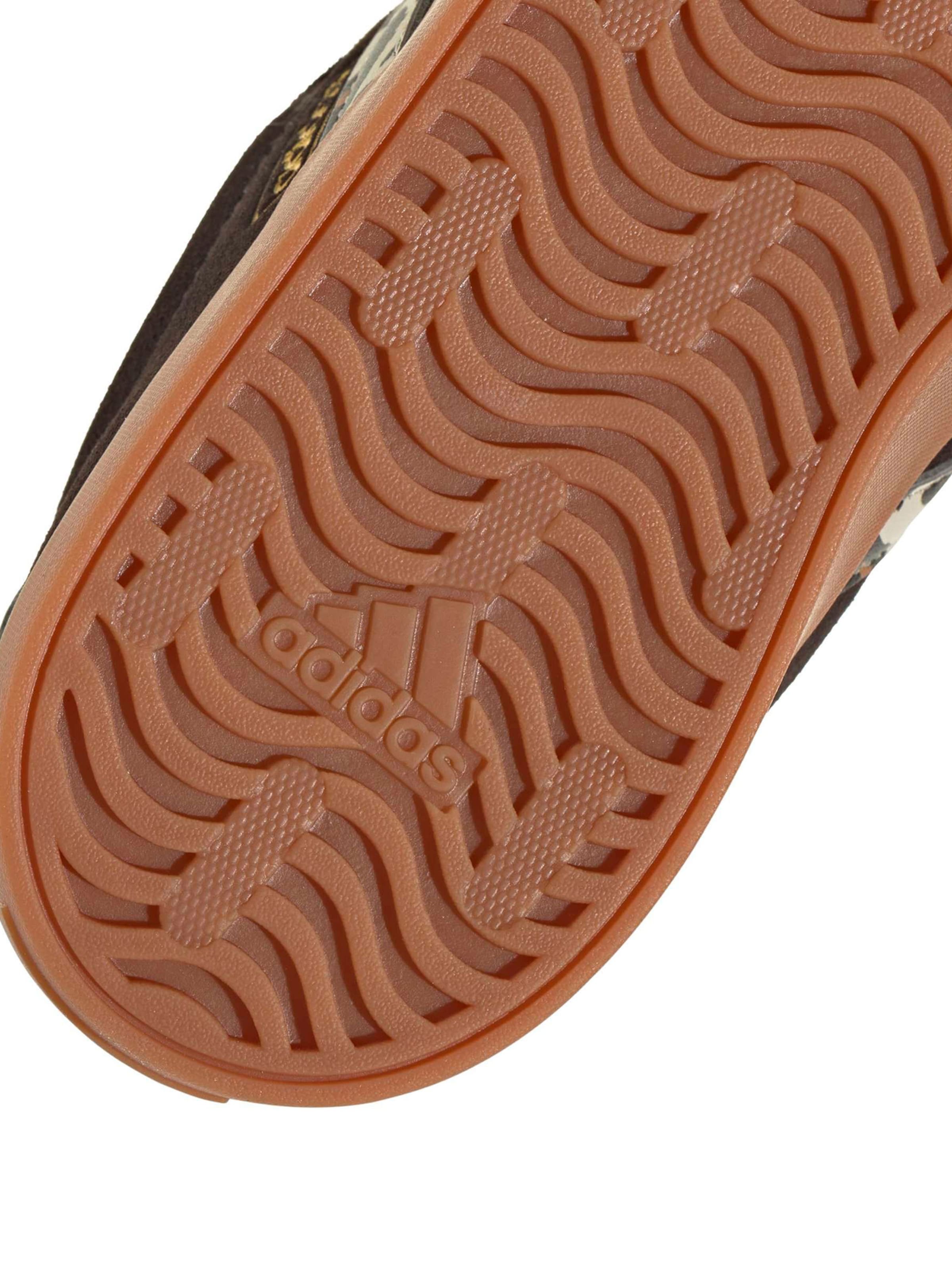 brūns ADIDAS SPORTSWEAR Zemie brīvā laika apavi 'Court 3.0'