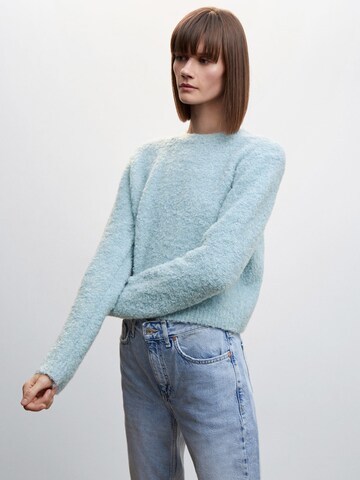 MANGO Sweter w kolorze niebieski: przód