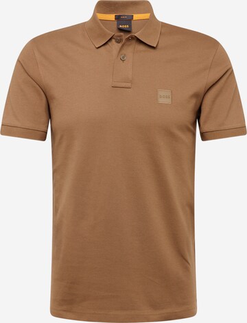 T-Shirt 'Passenger' BOSS en marron : devant