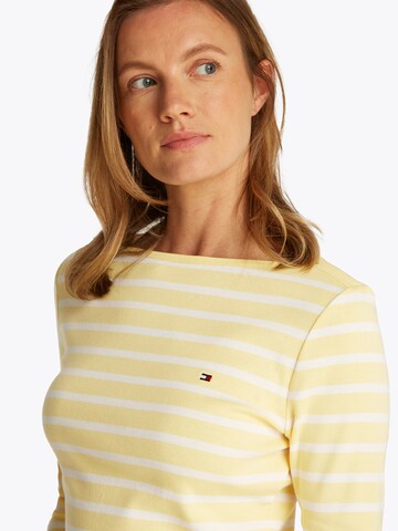 TOMMY HILFIGER Μπλουζάκι 'New Cody' σε κίτρινο