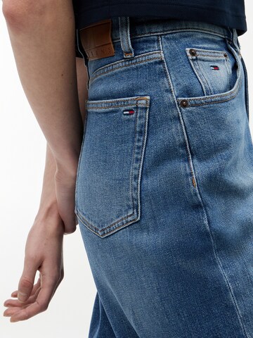 Tommy Jeans Tapered Jeans in Blau