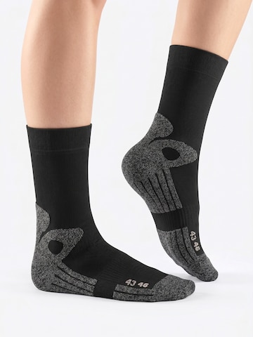 celodoro Athletic Socks 'Trekking Exclusive' in Black: front