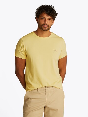 TOMMY HILFIGER - Ajuste estrecho Camiseta en amarillo