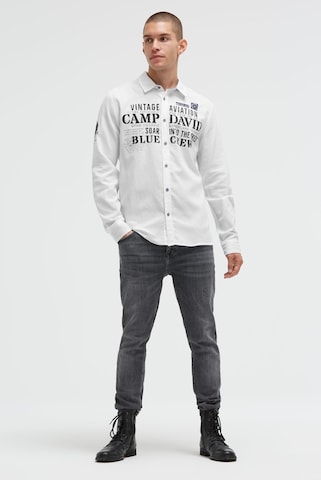 CAMP DAVID Regular fit Skjorta i vit: framsida