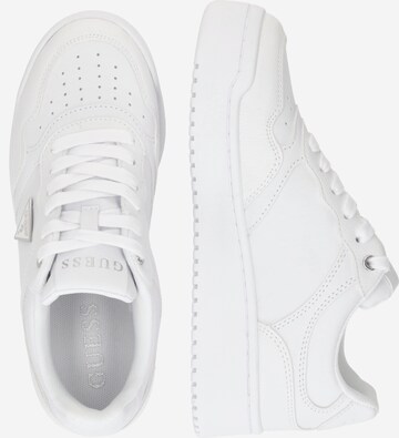 GUESS Sneakers low 'MIRAM' i hvit