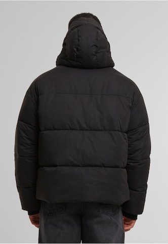 Urban Classics Übergangsjacke in Schwarz