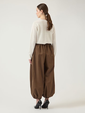 Loosefit Pantaloni modello harem 'BILLO ' di YAS in marrone