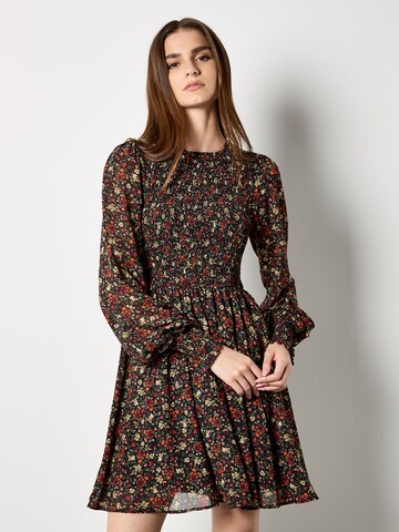 Apricot Ditsy Floral Smocked Mini Dress ' ' in Orange: Vorderseite