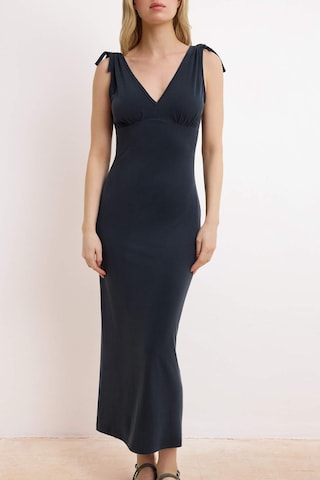 Robe Trendyol en gris