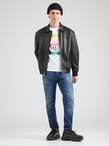 Sweat-shirt 'PRIDE' Calvin Klein Jeans en blanc