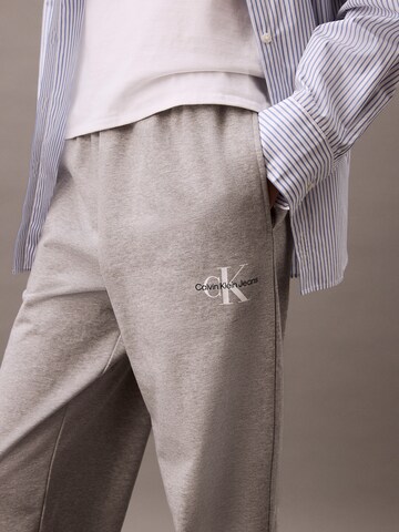 Calvin Klein Jeans Конический (Tapered) Штаны в Серый