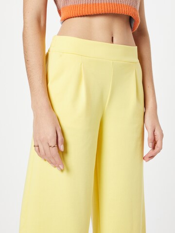 ICHI Široke hlačnice Hlače z naborki 'KATE' | rumena barva