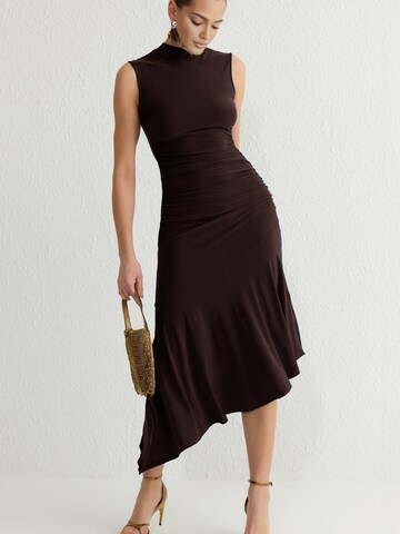 Trendyol Kleid in Braun