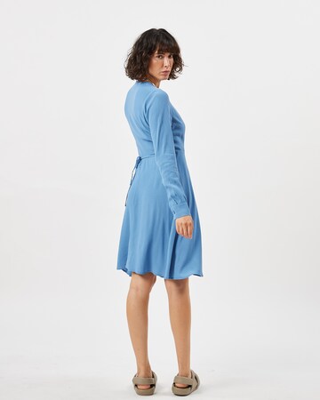 Robe minimum en bleu