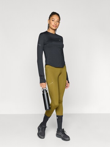 NIKE Skinny Športové nohavice 'SWIFT' - Zelená