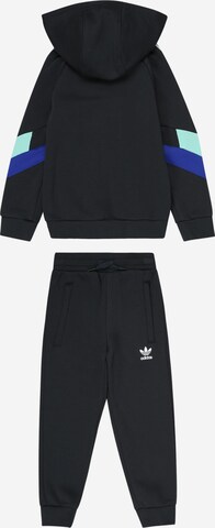 ADIDAS ORIGINALS - Ropa para correr 'Rekive ' en gris