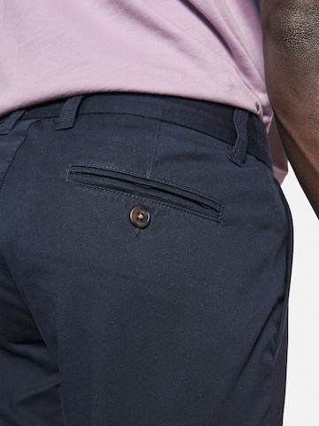 Redefined Rebel - Regular Calças chino 'Ethan' em azul