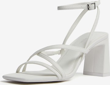 Bershka Remienkové sandále - biela: predná strana