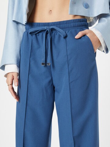 Wide leg Pantaloni con piega frontale di UNITED COLORS OF BENETTON in blu