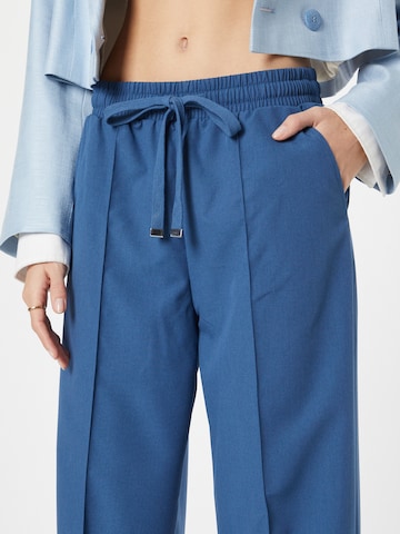 UNITED COLORS OF BENETTON Szeroka nogawka Spodnie w kant w kolorze niebieski