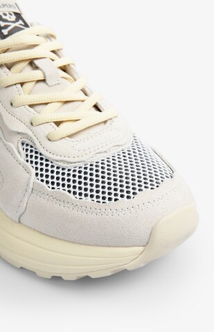 Sneaker bassa 'Sofi' di Scalpers in beige