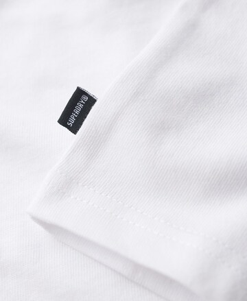 T-Shirt 'Core' Superdry en blanc