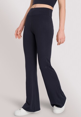 OCEANSAPART Flared Leggings 'Dahlia' in Black: front