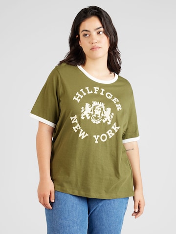Tommy Hilfiger Curve Тениска 'VARSITY' в зелено: отпред
