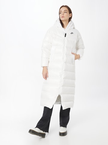 Cappotto invernale di Nike Sportswear in bianco: frontale