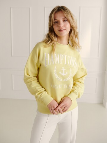 Guido Maria Kretschmer Women Sweatshirt 'Christine' in Gelb: Vorderseite