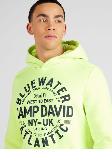 CAMP DAVID Sweatshirt in Geel