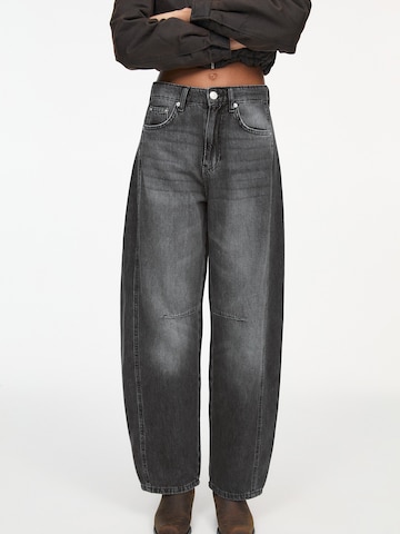 Loosefit Jean Pull&Bear en gris : devant