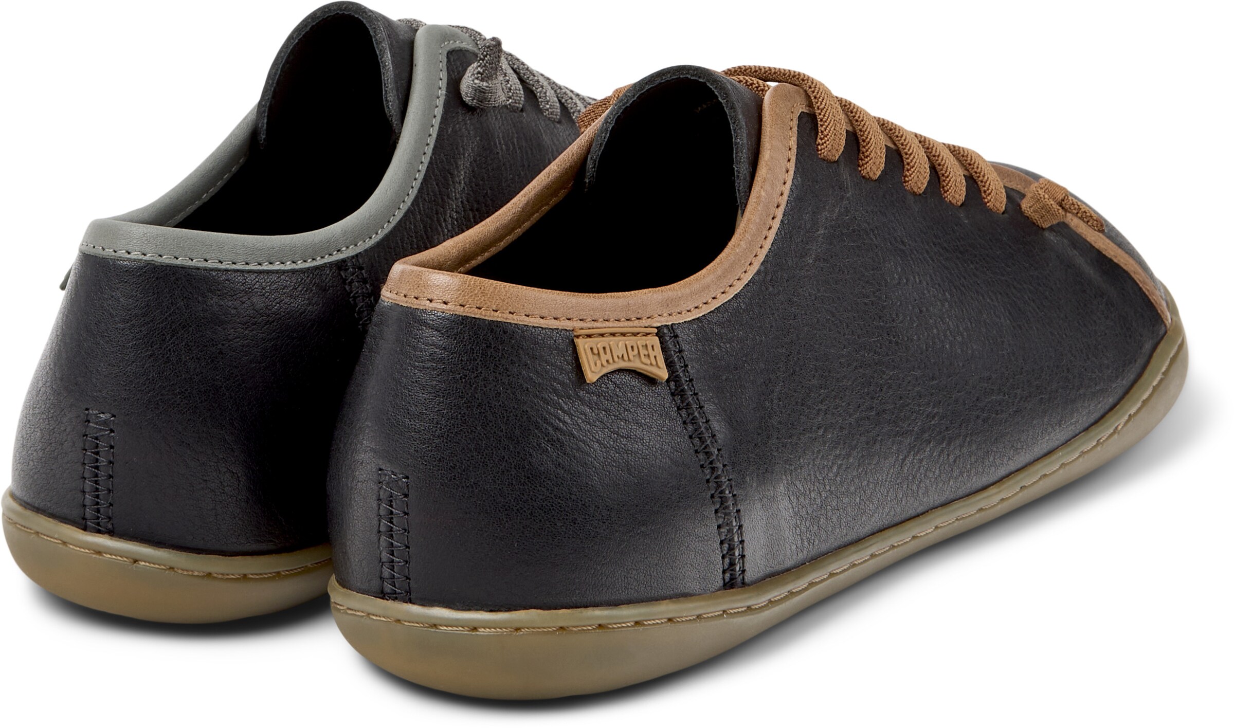 Baskets basses 'Peu Cami' CAMPER en noir