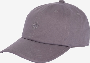 ADIDAS ORIGINALS Czapka z daszkiem 'Premium Essentials' w kolorze szary: przód