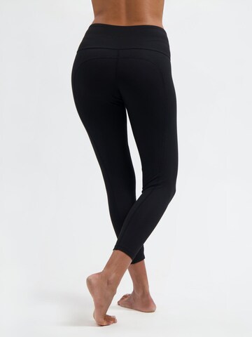 Urban Goddess Yoga & Activewear Slim fit Leggings 'Sati 7/8 Yoga & Pilates' in Black