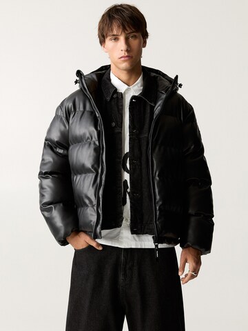Pull&Bear Vinterjakke i sort: forside