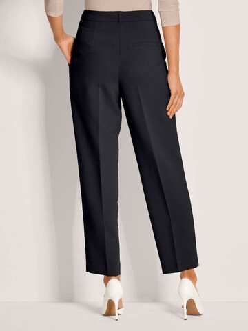MADELEINE Tapered Bundfaltenhose in Blau