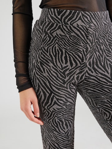Flared Pantaloni di ONLY in nero