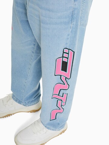 Bershka Loosefit Jeans in Blau