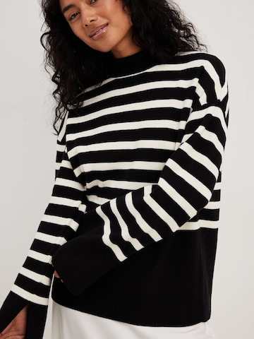 NA-KD Oversized Sweater in Black: front