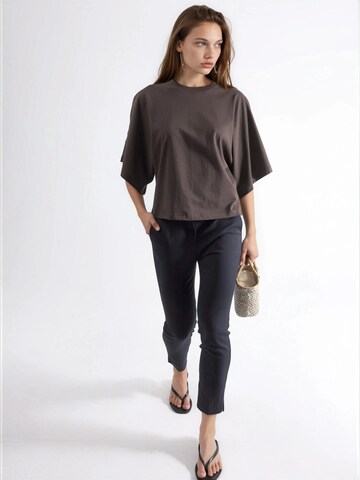 Busem T-Shirt in Braun