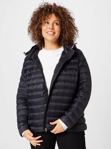 Tommy Hilfiger Curve Jacke in Schwarz: predná strana