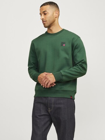 Sweat-shirt R.D.D. ROYAL DENIM DIVISION en vert : devant