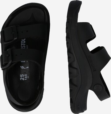 BIRKENSTOCK Sandály – černá